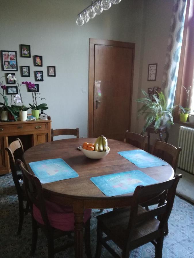 B And B Comme Chez Soi La Hestre Екстериор снимка
