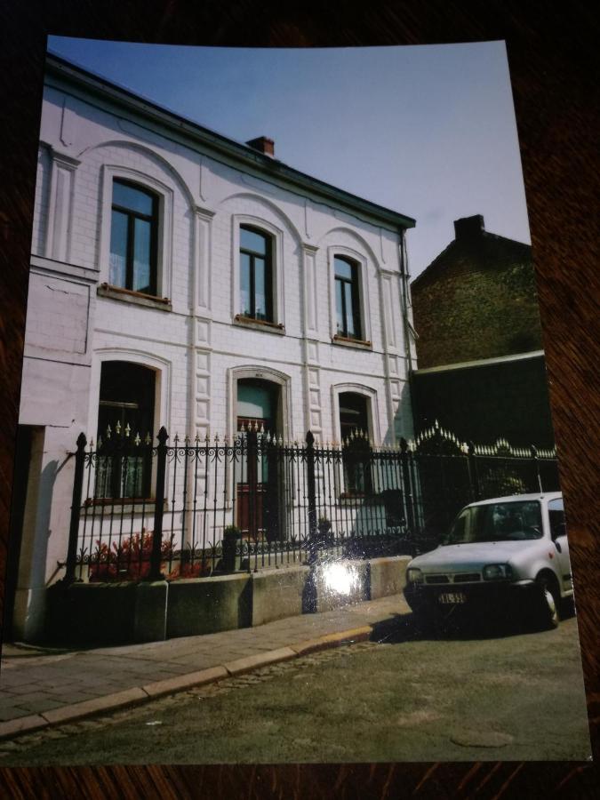 B And B Comme Chez Soi La Hestre Екстериор снимка