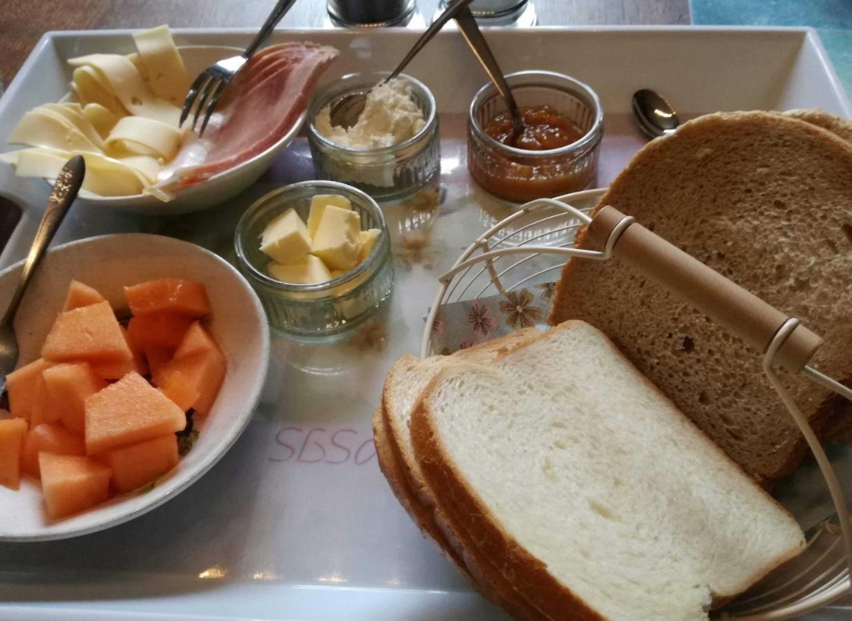 B And B Comme Chez Soi La Hestre Екстериор снимка